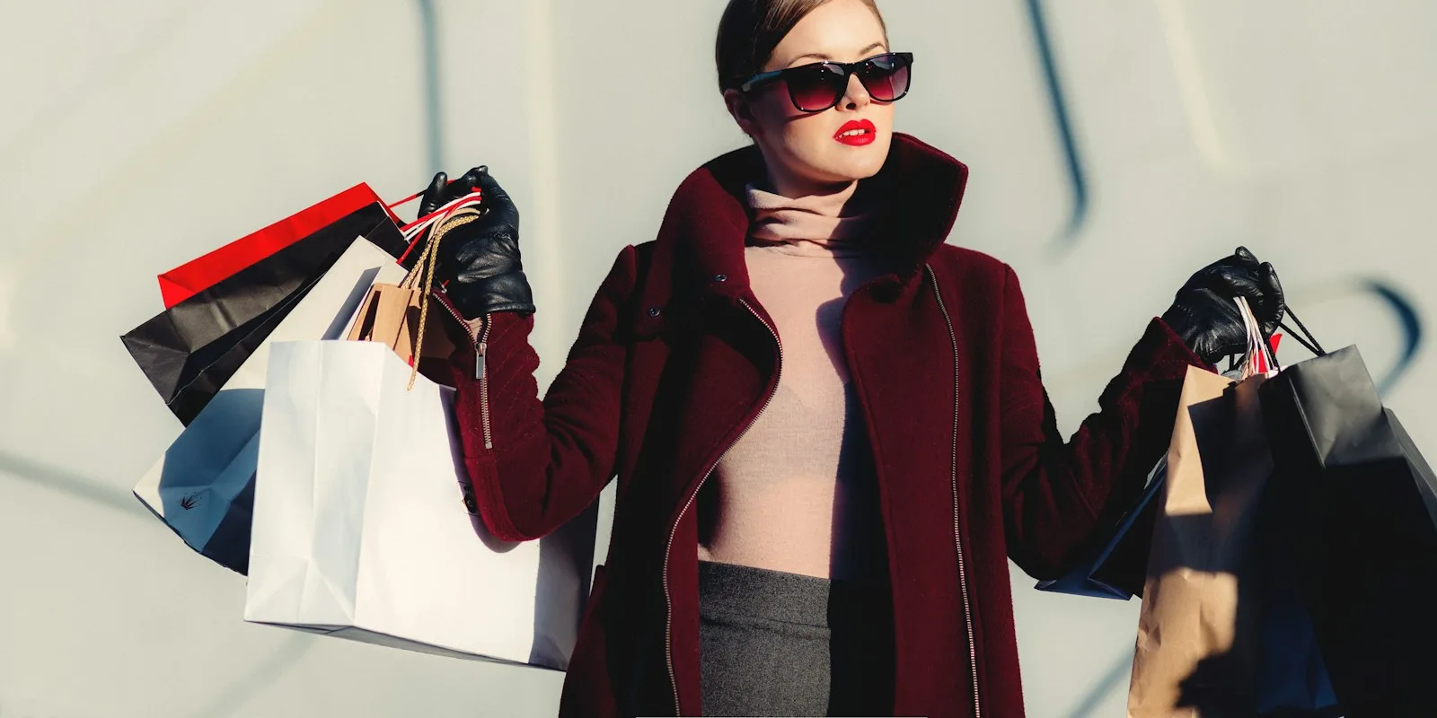 Singles Day: woman in sunglasses holding several shopping bags